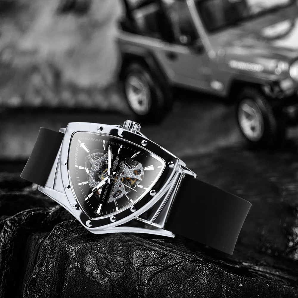 WINNER automatisch herenhorloge, driehoekig skeletontwerp, lichtgevende wijzers, rubberen band, militaire stijl, luxe mechanisch horloge