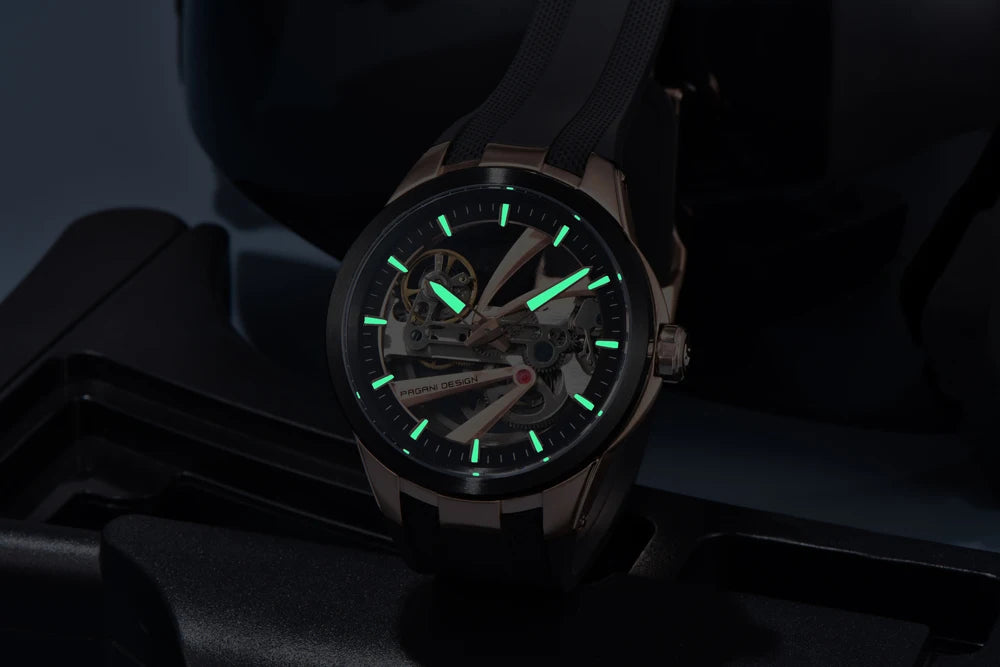 Herrenuhr von PAGANI DESIGN – Mechanisches Luxusuhrwerk mit Automatikaufzug, „Skelett“-Ausführung (mit offenem Herz), ausgestattet mit einem Tourbillon, Saphirglas mit Antireflexbeschichtung, wasserdicht und leuchtend.