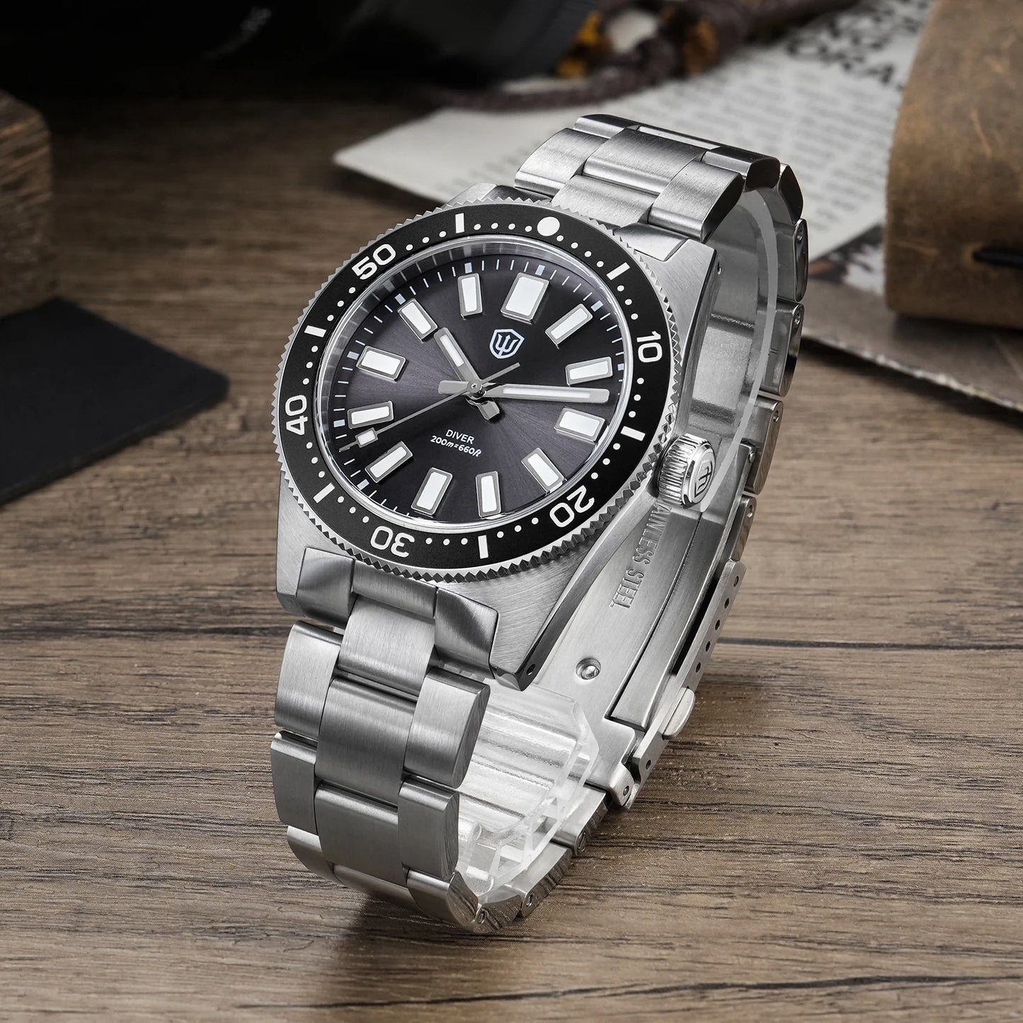 Watchdives Wd1965 V2 Fashion Quartz Wristwatches Vh31 Sapphire Man Watches Luxury Stainless Steel 200M Waterproof Diver Watch