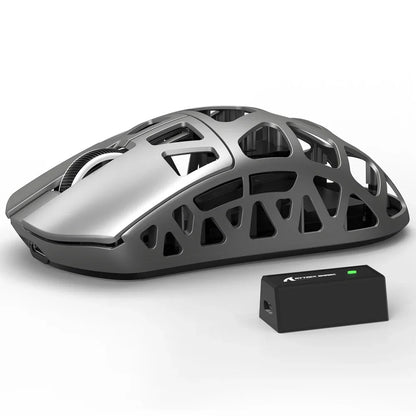 Gaming miška ATTACK SHARK R3 iz magnezijeve zlitine 8K SUPERLIGHT 8000Hz, 6 nastavljivih DPI do 26000, PAW3395, BT/2.4G brezžična/žična
