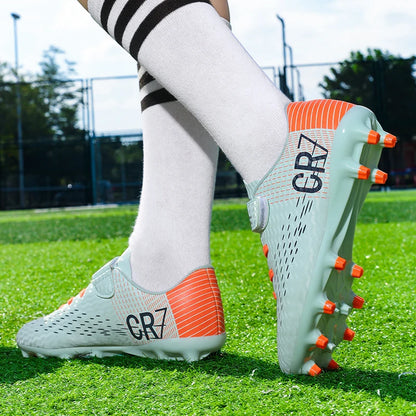 Nouvelles chaussures de football montantes à crampons longs pour adolescents et étudiants, adaptées aux garçons et aux filles, élégantes, durables et tendance