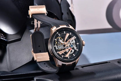 Herrenuhr von PAGANI DESIGN – Mechanisches Luxusuhrwerk mit Automatikaufzug, „Skelett“-Ausführung (mit offenem Herz), ausgestattet mit einem Tourbillon, Saphirglas mit Antireflexbeschichtung, wasserdicht und leuchtend.
