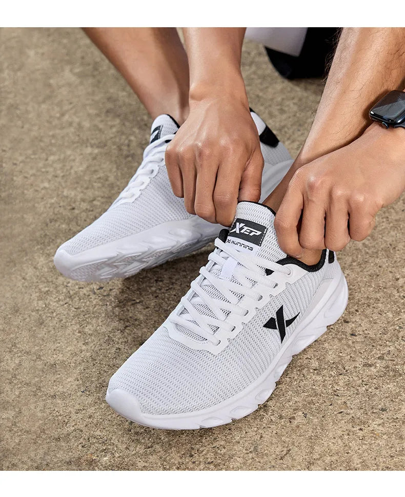 Zapatillas de running Xtep para hombre 2025 primavera, zapatillas deportivas absorbentes del sudor, resistentes al desgaste y estables, sneakers deportivos 880119115131