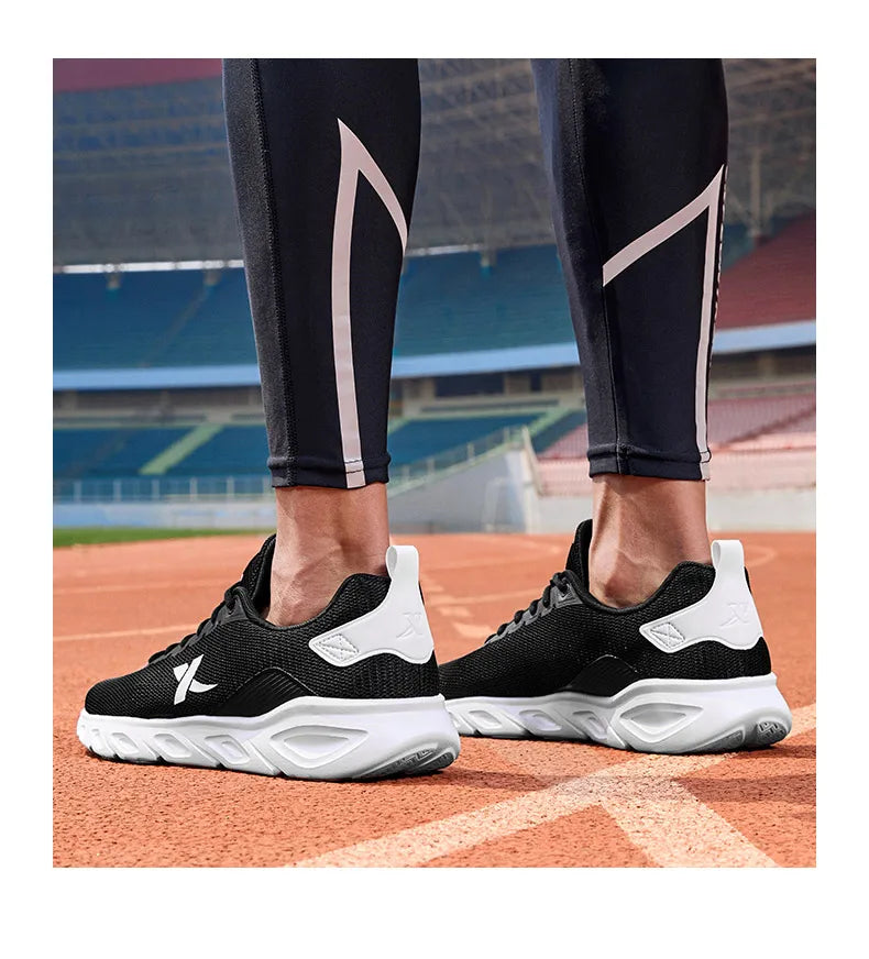 Zapatillas de running Xtep para hombre 2025 primavera, zapatillas deportivas absorbentes del sudor, resistentes al desgaste y estables, sneakers deportivos 880119115131