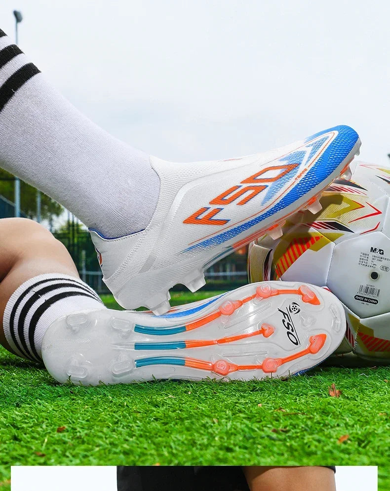 Nouvelles chaussures de football pour hommes, crampons pour terrain en herbe, de haute qualité, antidérapantes, légères, mi-hautes, pour les matchs en extérieur, chaussures de sport, très vendues pour l'entraînement.