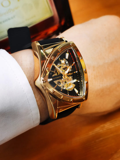 WINNER automatisch herenhorloge, driehoekig skeletontwerp, lichtgevende wijzers, rubberen band, militaire stijl, luxe mechanisch horloge