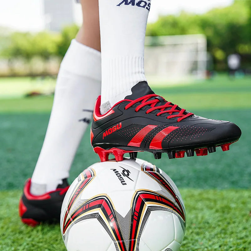 Nuevas zapatillas de fútbol para hombre y mujer, calzado deportivo para interior y exterior con tacos largos y tacos fragmentados para entrenamiento de fútbol en césped sintético