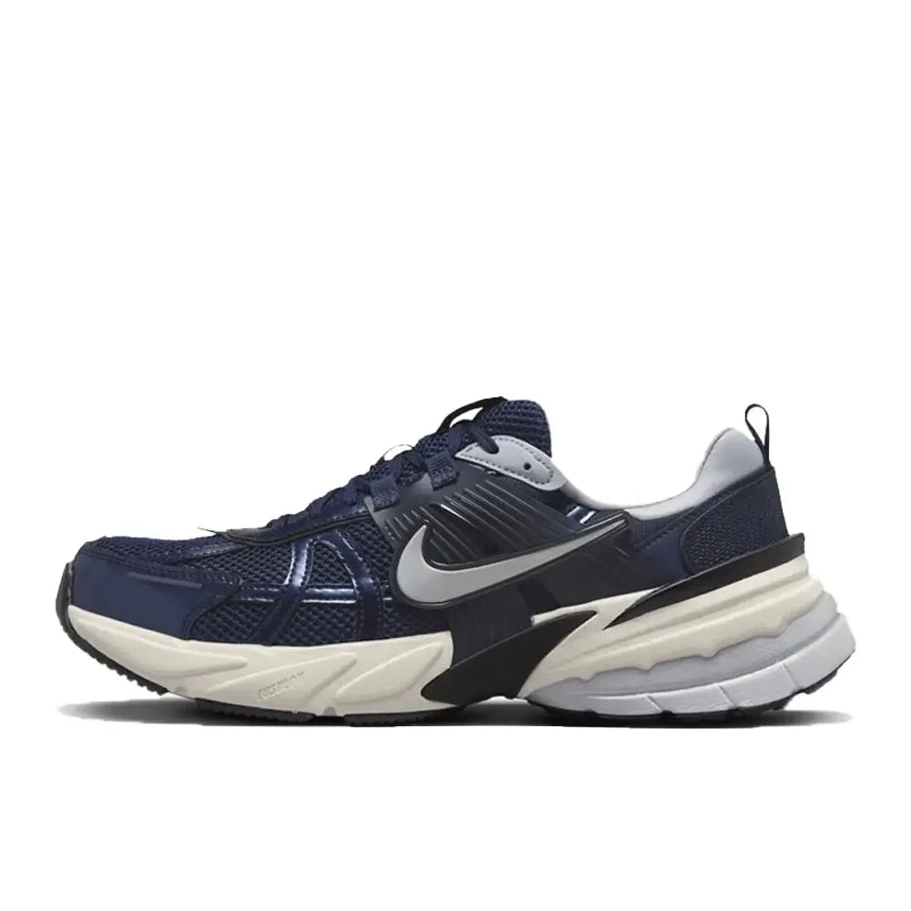 Buty do biegania Nike V2K Run Retro – wygodna amortyzacja i wytrzymała konstrukcja. Unisexowy, swobodny styl na co dzień. HF5724-061