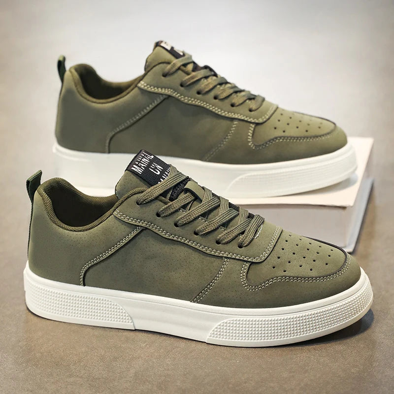 1 pair sports casual skateboarding shoes, comfortable and fashionable, with a snug upper that fits the foot and a slip-resistant sole