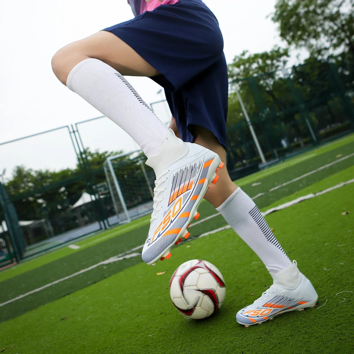 Nouvelles chaussures de football professionnelles pour hommes, chaussures de sport à cheville haute, chaussures de football TF/FG pour garçons, unisexes, antidérapantes, confortables
