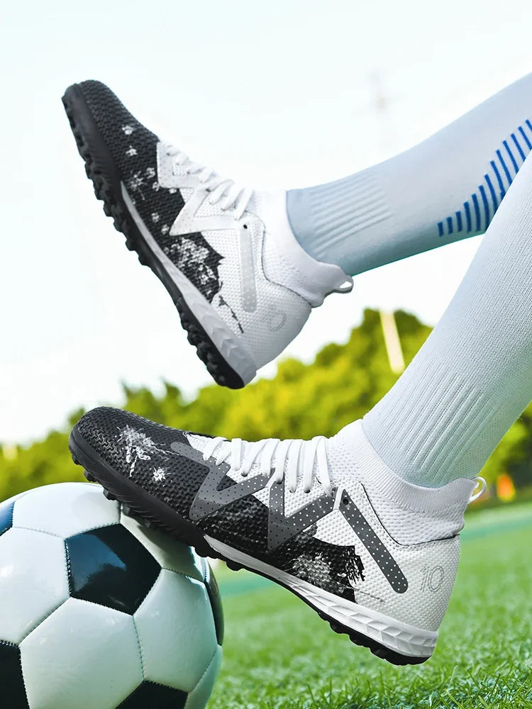 Nauji vyriški futbolo bateliai su dygliais, profesionalūs futbolo bateliai salei, greitai futbolo aikštei skirti batai, originalūs treniruočių sportbačiai berniukams