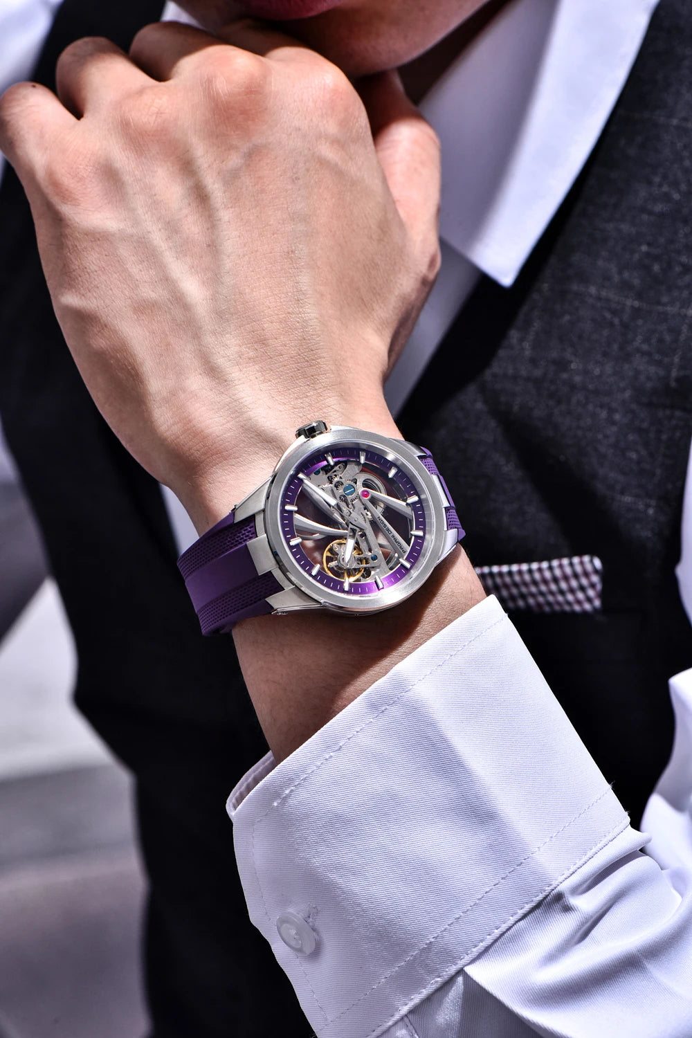 Herrenuhr von PAGANI DESIGN – Mechanisches Luxusuhrwerk mit Automatikaufzug, „Skelett“-Ausführung (mit offenem Herz), ausgestattet mit einem Tourbillon, Saphirglas mit Antireflexbeschichtung, wasserdicht und leuchtend.