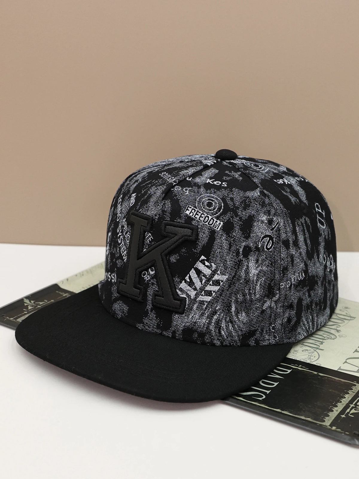 1pc K letter embroidered hip-hop baseball cap with sun visor and flat brim cap