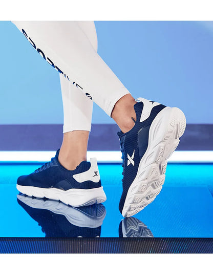 Zapatillas de running Xtep para hombre 2025 primavera, zapatillas deportivas absorbentes del sudor, resistentes al desgaste y estables, sneakers deportivos 880119115131