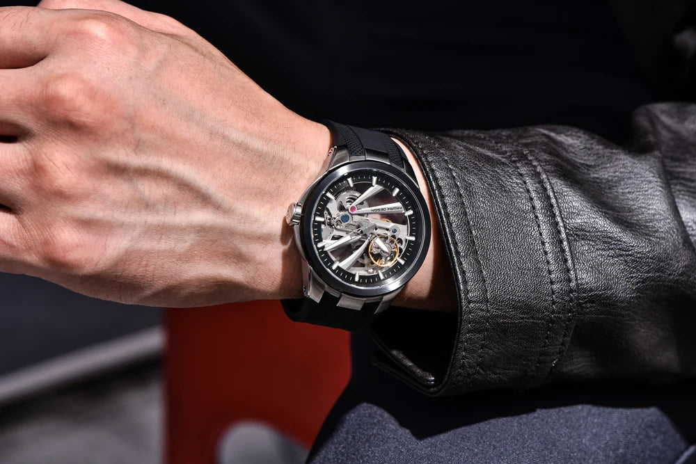 Herrenuhr von PAGANI DESIGN – Mechanisches Luxusuhrwerk mit Automatikaufzug, „Skelett“-Ausführung (mit offenem Herz), ausgestattet mit einem Tourbillon, Saphirglas mit Antireflexbeschichtung, wasserdicht und leuchtend.