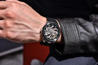 Herrenuhr von PAGANI DESIGN – Mechanisches Luxusuhrwerk mit Automatikaufzug, „Skelett“-Ausführung (mit offenem Herz), ausgestattet mit einem Tourbillon, Saphirglas mit Antireflexbeschichtung, wasserdicht und leuchtend.