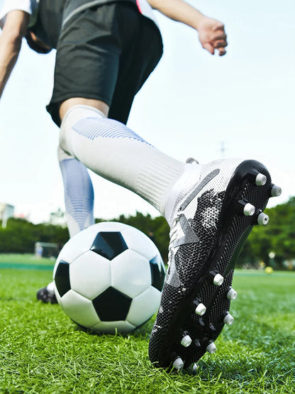 Nauji vyriški futbolo bateliai su dygliais, profesionalūs futbolo bateliai salei, greitai futbolo aikštei skirti batai, originalūs treniruočių sportbačiai berniukams