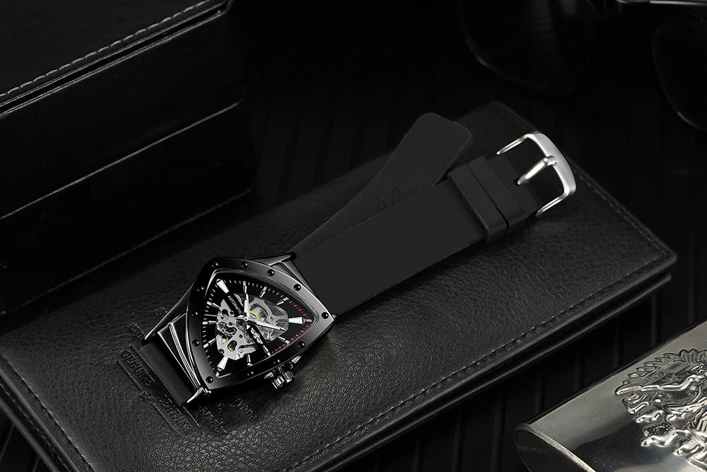 WINNER automatisch herenhorloge, driehoekig skeletontwerp, lichtgevende wijzers, rubberen band, militaire stijl, luxe mechanisch horloge