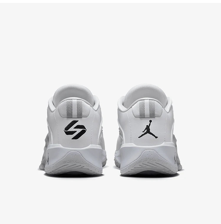 Nike Authentic JORDAN férfi párnázott, alacsony szárú sportos kosárlabdacipő FQ7455-106