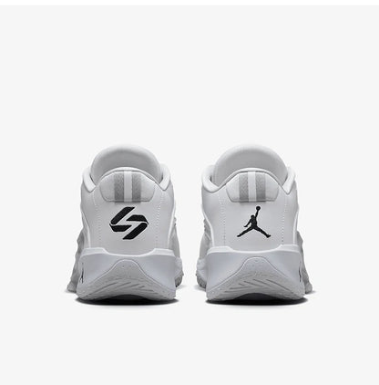 Nike Authentic JORDAN férfi párnázott, alacsony szárú sportos kosárlabdacipő FQ7455-106