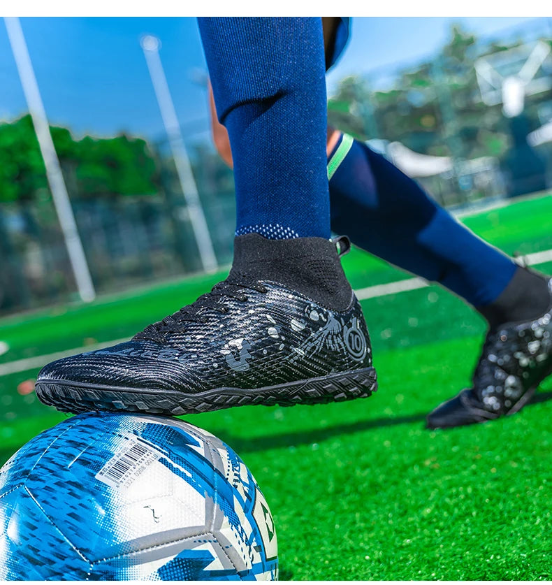 Nouvelles chaussures de football professionnelles pour hommes, chaussures de football antidérapantes, unisexes, respirantes, chaussures de futsal, nouvelles chaussures à crampons, livraison directe, ultralégères