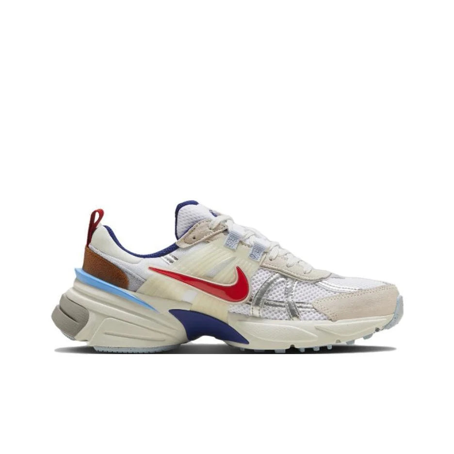 Buty do biegania Nike V2K Run Retro – wygodna amortyzacja i wytrzymała konstrukcja. Unisexowy, swobodny styl na co dzień. HF5724-061