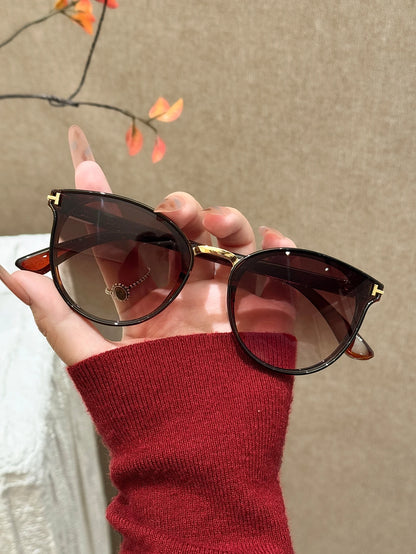 1Pc Light Luxury Tea Brown Frame Gold Label Women's Sunglasses, Uv Protection, Versatile for Daily Commuting and Vacation