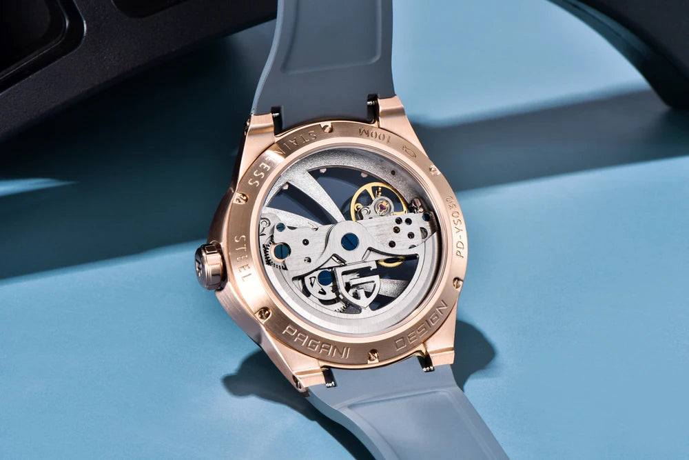 Herrenuhr von PAGANI DESIGN – Mechanisches Luxusuhrwerk mit Automatikaufzug, „Skelett“-Ausführung (mit offenem Herz), ausgestattet mit einem Tourbillon, Saphirglas mit Antireflexbeschichtung, wasserdicht und leuchtend.