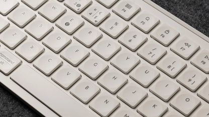 Teclado sem fios ultrafino Keychron B6 Pro com layout ISO, tamanho completo, portátil e leve, ligações 2.4GHz e Bluetooth