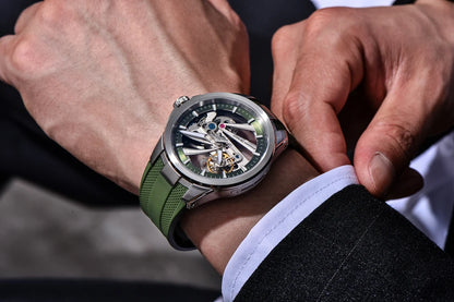 Herrenuhr von PAGANI DESIGN – Mechanisches Luxusuhrwerk mit Automatikaufzug, „Skelett“-Ausführung (mit offenem Herz), ausgestattet mit einem Tourbillon, Saphirglas mit Antireflexbeschichtung, wasserdicht und leuchtend.