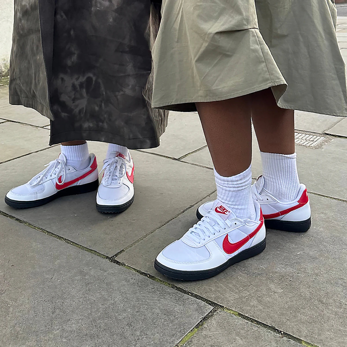 Nike:n aidot, muodikkaat, unisex-malliset, matalavartiset, nauhalliset retro-koripallokengät FQ8762-100