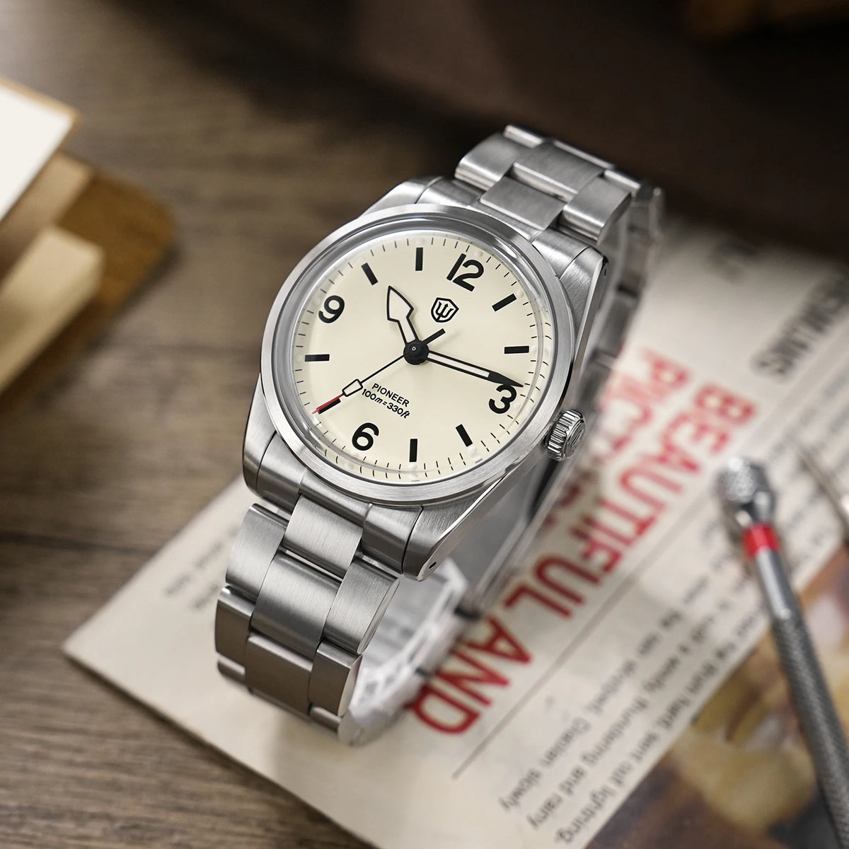 Montre à quartz pour homme Watchdives WD1960S V2, style vintage, cadran crème, 36 mm, mouvement VH31 à trotteuse fluide, verre saphir bombé, étanche 10 ATM, aiguilles luminescentes, boîtier en acier inoxydable