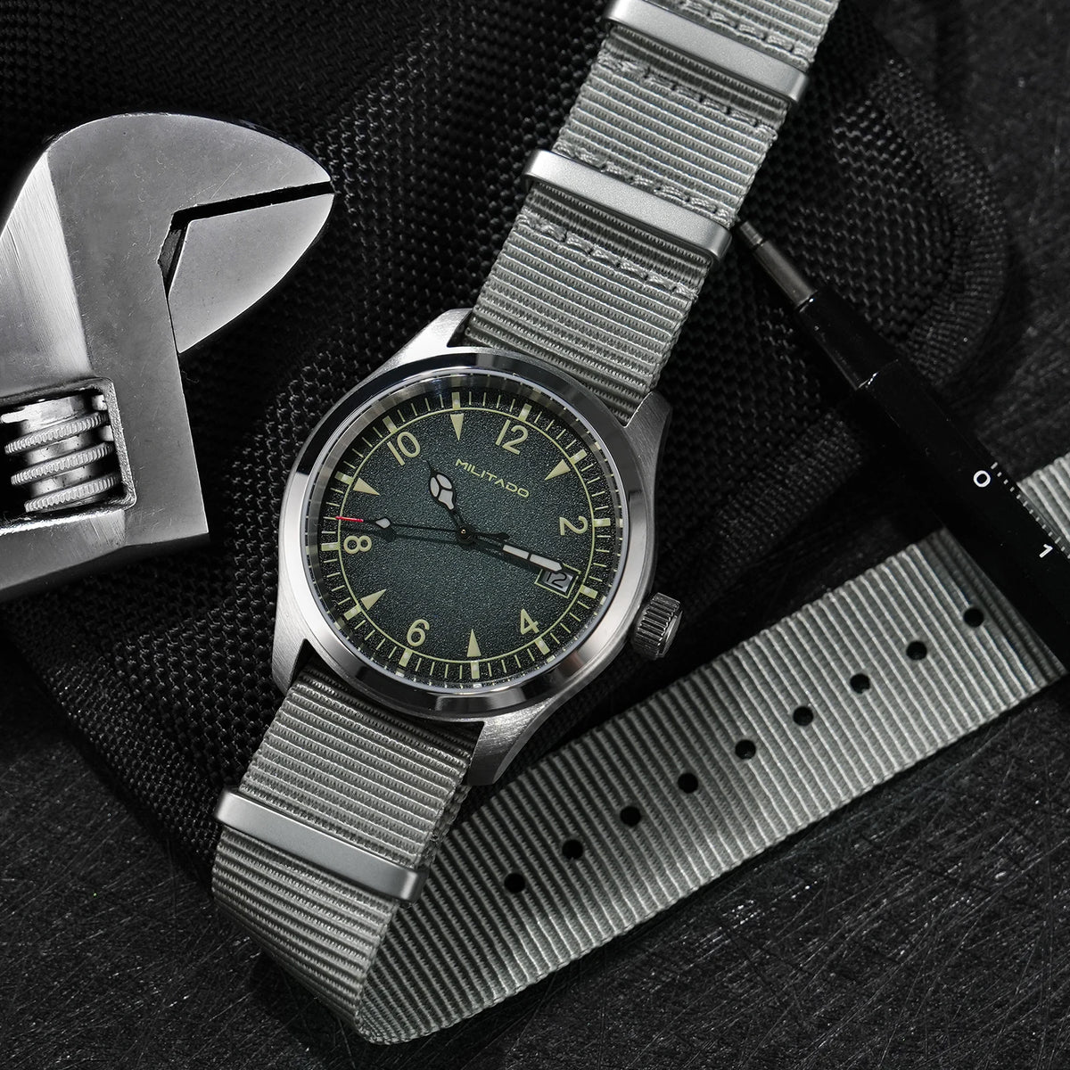 Militado ML08 Switzerland Ronda 515 Quartz Movement Double Sapphire Crystal  BGW9 Luminous 10Bar Waterproof 38mm Vintage Watch