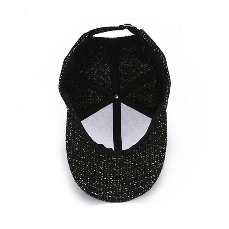 Baseballkappe mit Metall-M-Aufnäher, schwarz, elegante Herrenkappe, leichte, verstellbare Sonnenkappe für Damen