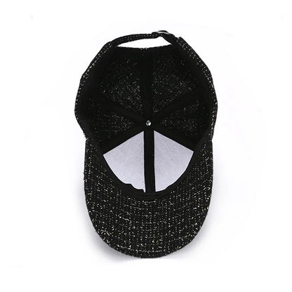 Baseballkappe mit Metall-M-Aufnäher, schwarz, elegante Herrenkappe, leichte, verstellbare Sonnenkappe für Damen