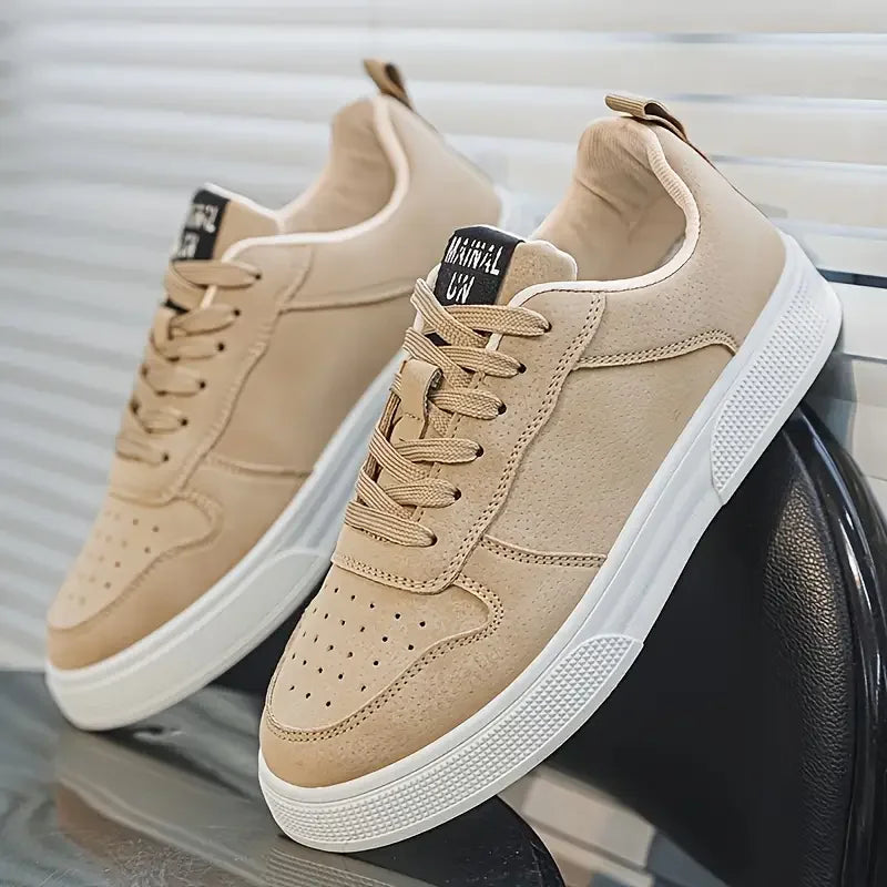 1 pair sports casual skateboarding shoes, comfortable and fashionable, with a snug upper that fits the foot and a slip-resistant sole