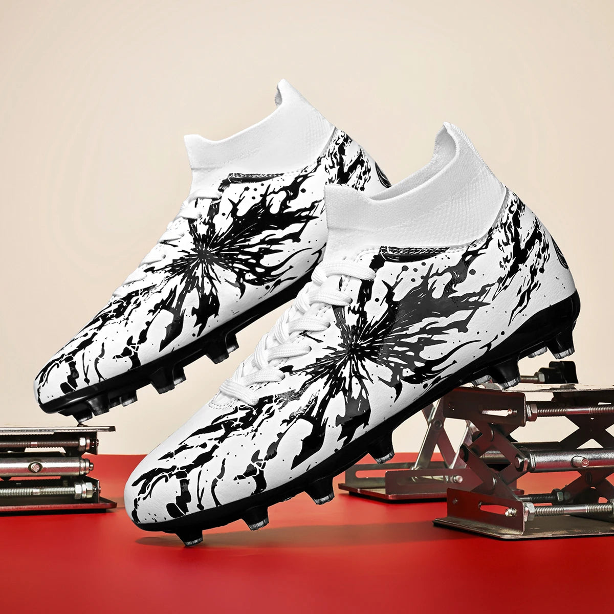 Chaussures de football pour adultes AG FG pour terrain ferme, crampons flexibles en PU à haute traction pour hommes, pour les matchs de football en extérieur et l'entraînement.