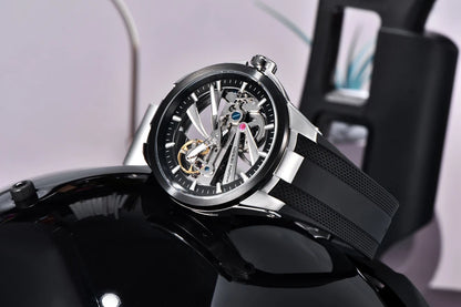 Herrenuhr von PAGANI DESIGN – Mechanisches Luxusuhrwerk mit Automatikaufzug, „Skelett“-Ausführung (mit offenem Herz), ausgestattet mit einem Tourbillon, Saphirglas mit Antireflexbeschichtung, wasserdicht und leuchtend.
