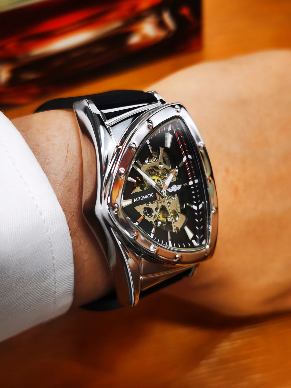 WINNER automatisch herenhorloge, driehoekig skeletontwerp, lichtgevende wijzers, rubberen band, militaire stijl, luxe mechanisch horloge