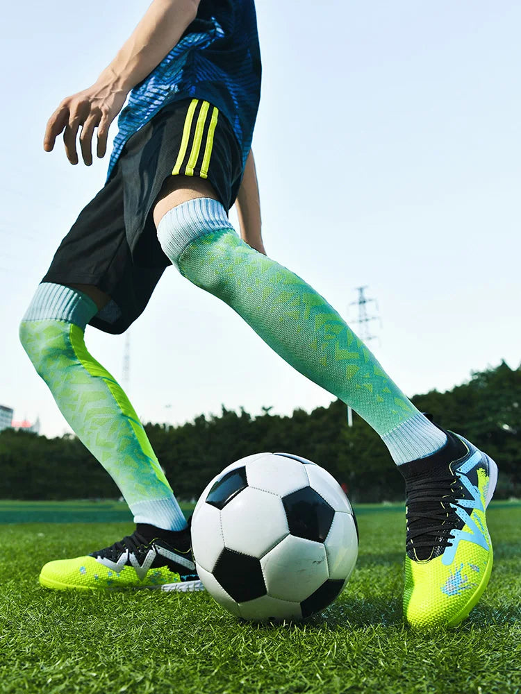 Nauji vyriški futbolo bateliai su dygliais, profesionalūs futbolo bateliai salei, greitai futbolo aikštei skirti batai, originalūs treniruočių sportbačiai berniukams