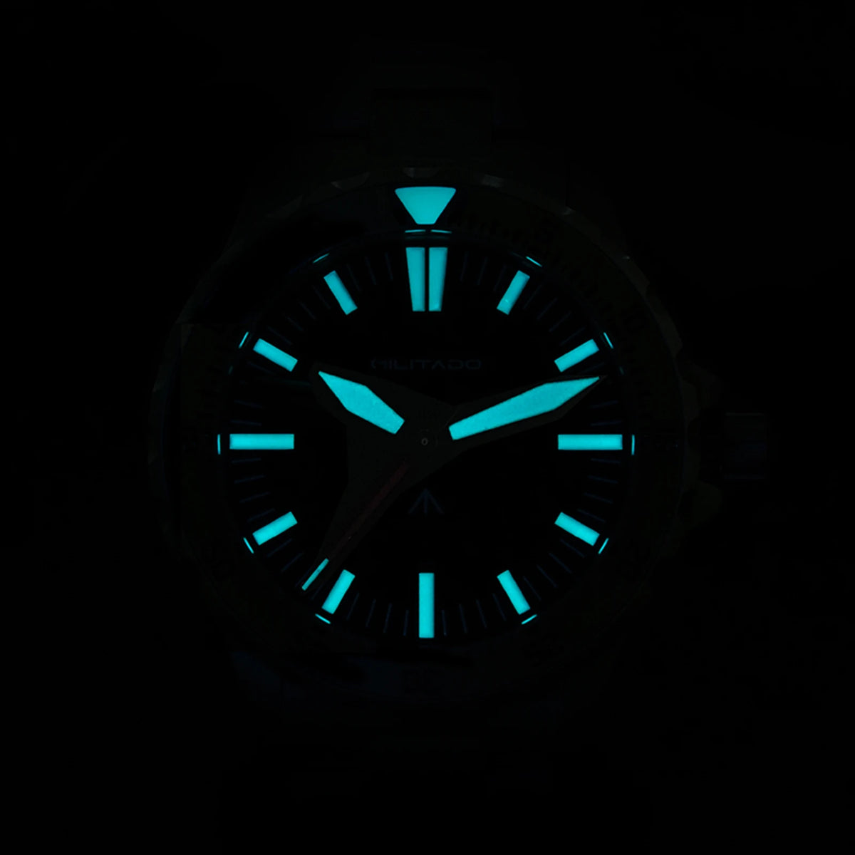 Militado ML16 39mm Quartz Dive Watch Sapphire Crystal 200M Water Resistant Ceramic Bezel BGW9 Lume Screw Down Crown