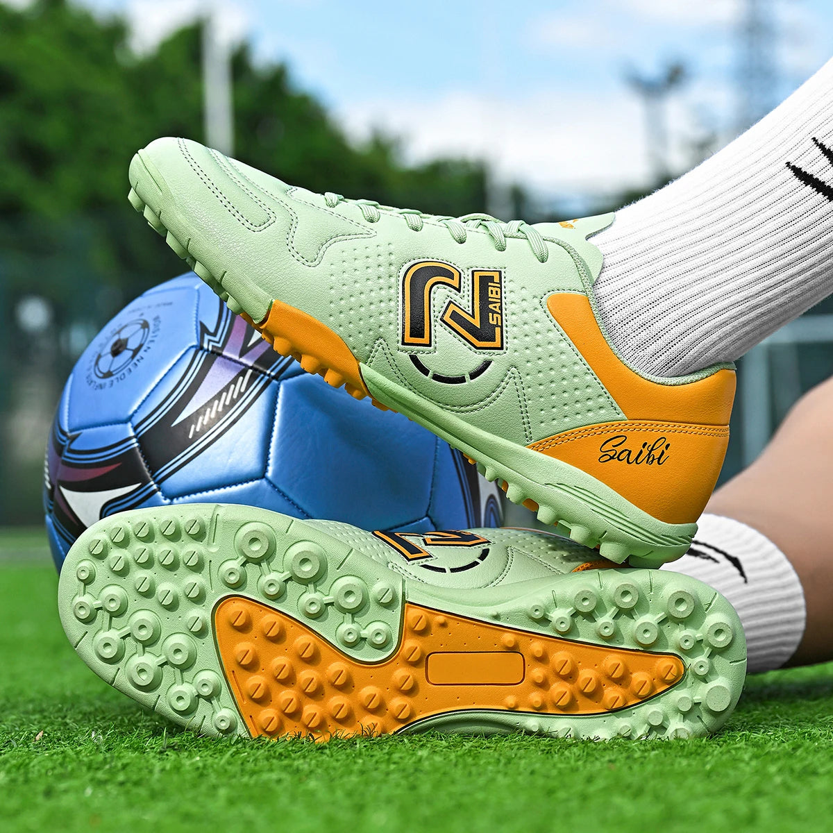 TF/FG launches new professional, personalized and fashionable football sports shoes, comfortable and breathable sports shoes