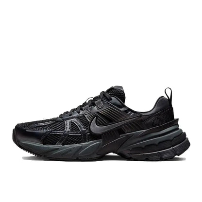 Buty do biegania Nike V2K Run Retro – wygodna amortyzacja i wytrzymała konstrukcja. Unisexowy, swobodny styl na co dzień. HF5724-061