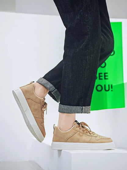 1 pair sports casual skateboarding shoes, comfortable and fashionable, with a snug upper that fits the foot and a slip-resistant sole