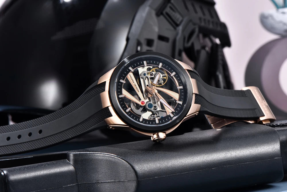 Herrenuhr von PAGANI DESIGN – Mechanisches Luxusuhrwerk mit Automatikaufzug, „Skelett“-Ausführung (mit offenem Herz), ausgestattet mit einem Tourbillon, Saphirglas mit Antireflexbeschichtung, wasserdicht und leuchtend.