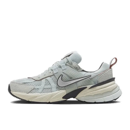 Buty do biegania Nike V2K Run Retro – wygodna amortyzacja i wytrzymała konstrukcja. Unisexowy, swobodny styl na co dzień. HF5724-061