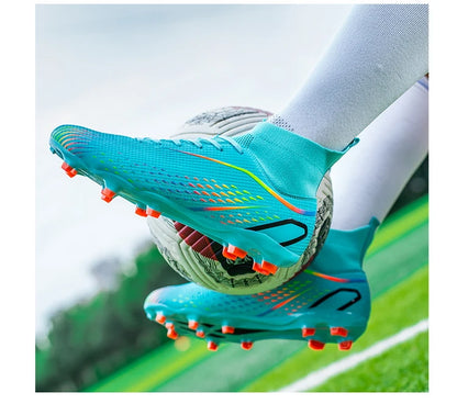 Chaussures de football à crampons multiples, semelle extérieure en caoutchouc à crampons courts et denses, semelle intermédiaire en EVA amortissante, tige synthétique douce et respirante, confort