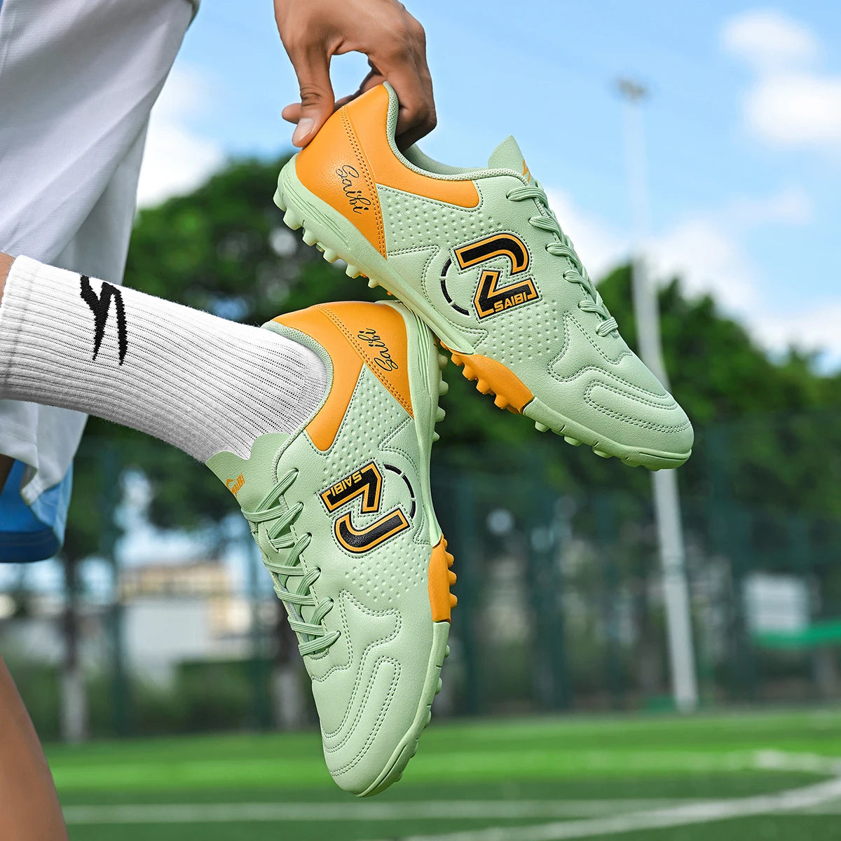 TF/FG launches new professional, personalized and fashionable football sports shoes, comfortable and breathable sports shoes