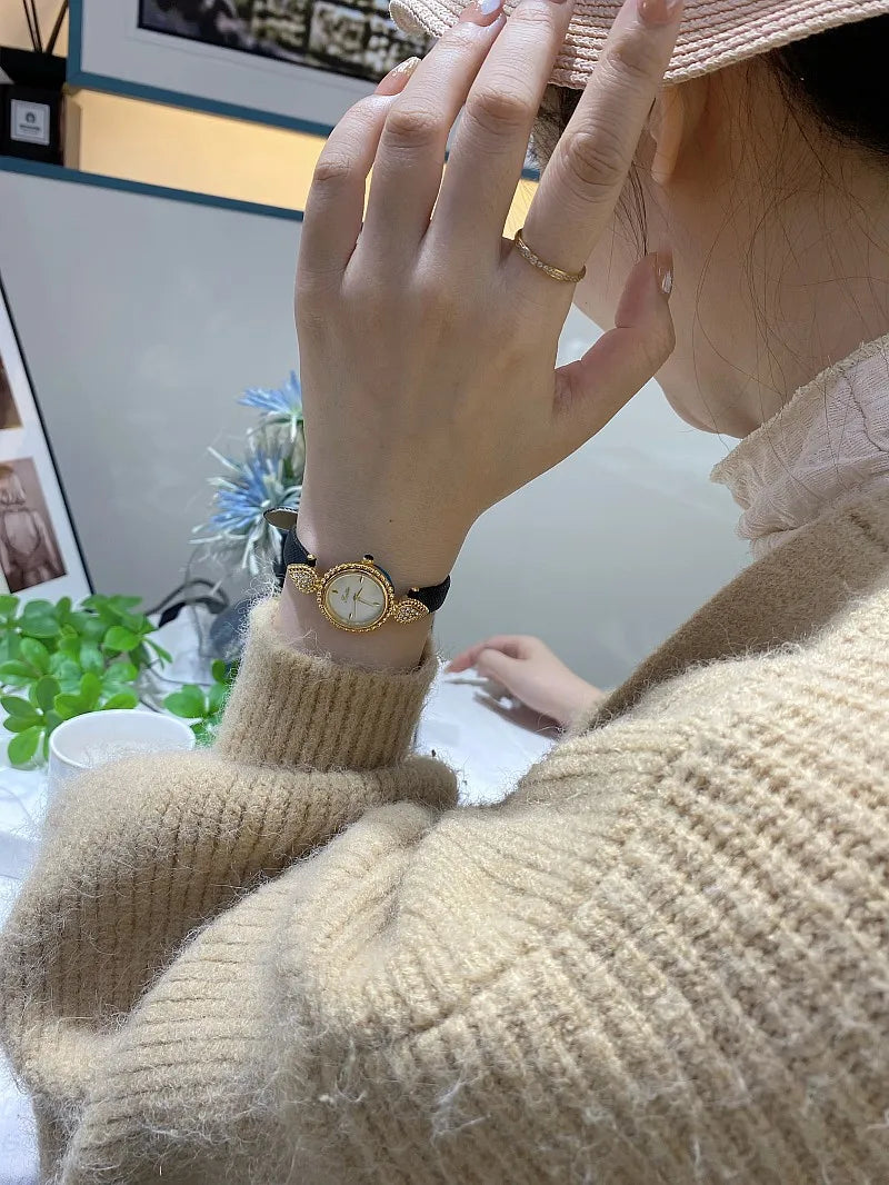 UTHAI Women Watch Light Luxury Brand Shell Faced Diamond Watches Waterproof Leather Strap Ladies Fashion Quartz Wristwatch gift