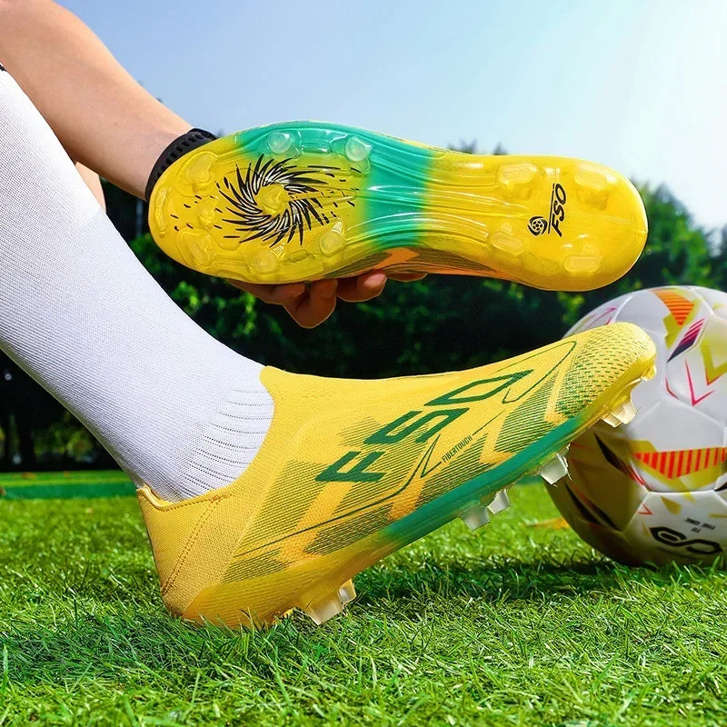 Nouvelles chaussures de football pour hommes, crampons de gazon très vendus, chaussures de football respirantes, chaussures de match de haute qualité, baskets antidérapantes pour garçons, légères pour l'extérieur